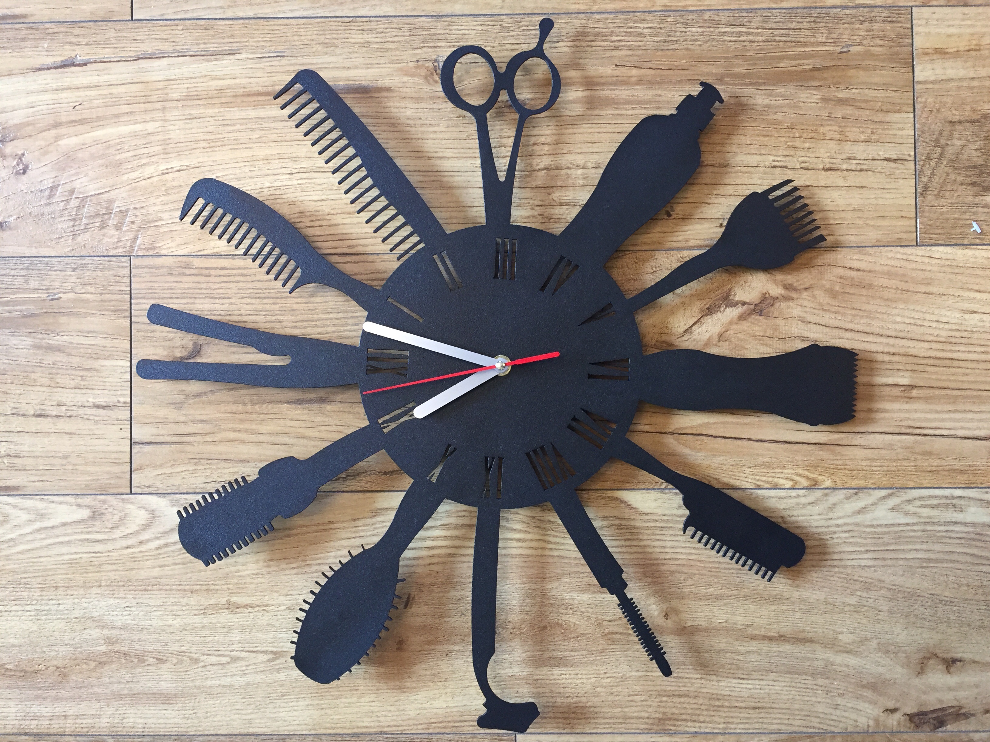 Годинник настінний ＂Перукарня＂ (лазер)